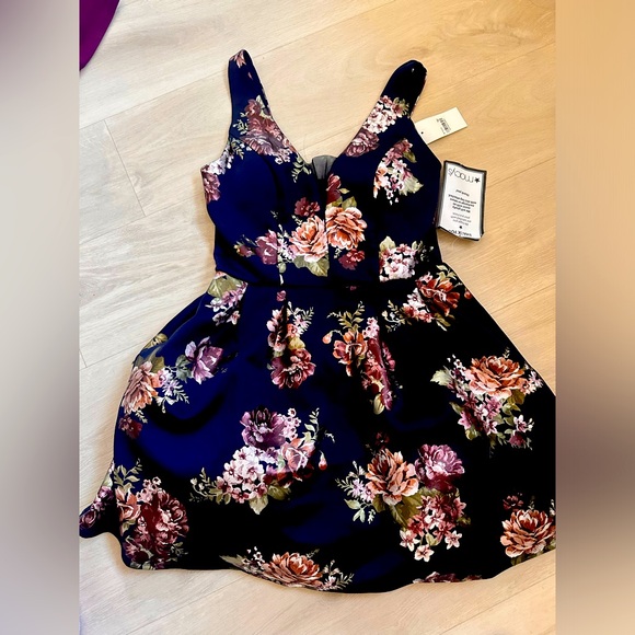 Crystal doll woman’s juniors dress. - Picture 3 of 5